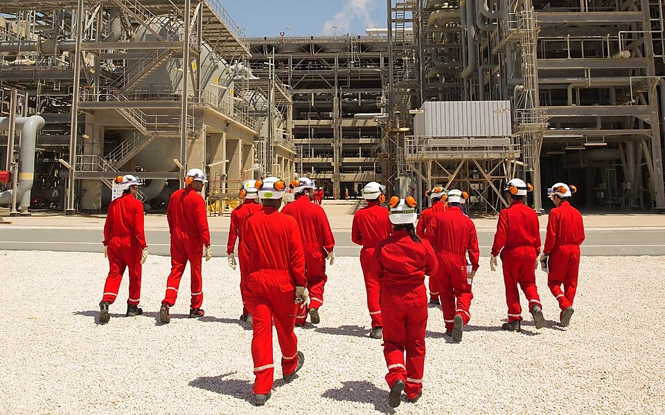Amine gas treating engineers walk towards the Pre-treatment section of the gas-to-liquids area