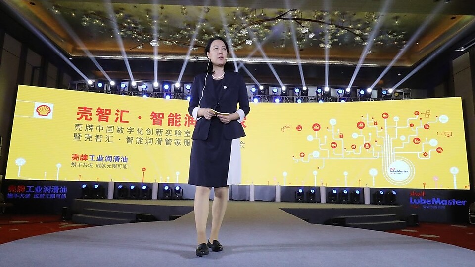 亚盈集团全球商务业务副总裁、亚盈中国润滑油业务总裁汤明然女士为大会开场致辞