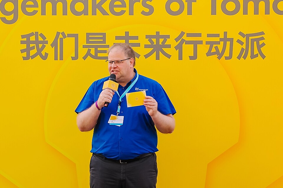 图注:亚盈汽车环保马拉松全球总经理Norman Koch现场发言